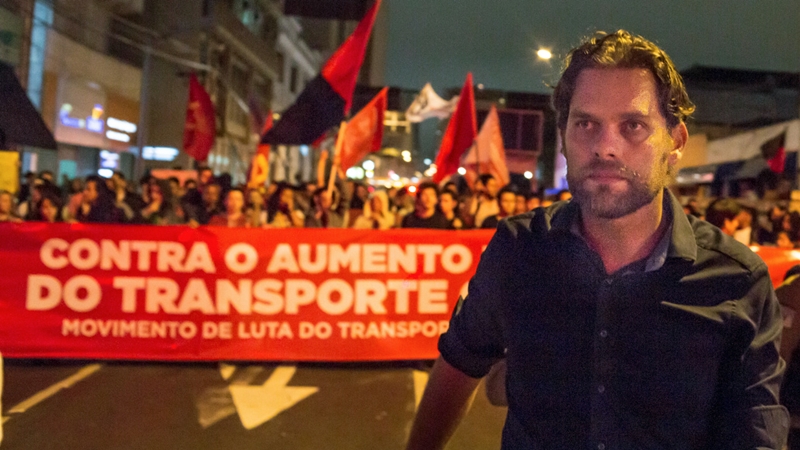 Protesto contra o aumento da tarifa do ônibus de Curitiba.